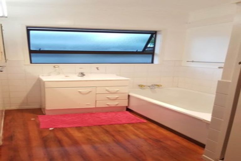 Photo of property in 22 Chilcott Road, Henderson, Auckland, 0612