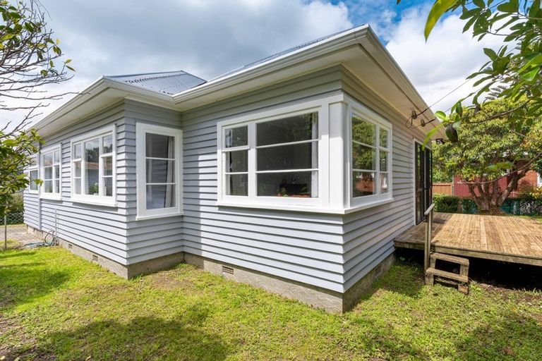 Photo of property in 7 Kiwi Crescent, Tawa, Wellington, 5028