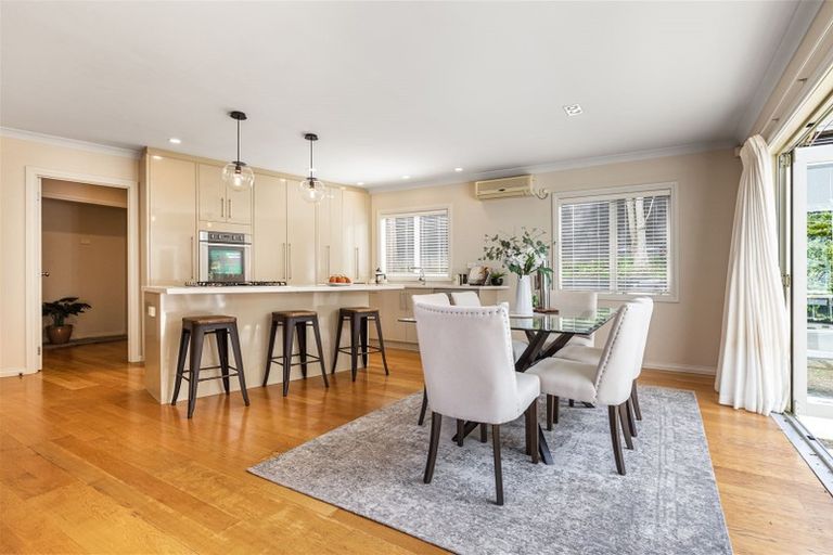 Photo of property in 30c Marine Parade, Mellons Bay, Auckland, 2014