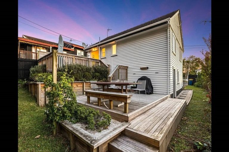 Photo of property in 12 Arahoe Road, New Lynn, Auckland, 0600