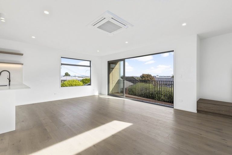 Photo of property in 2/12 Killarney Road, Frankton, Hamilton, 3204