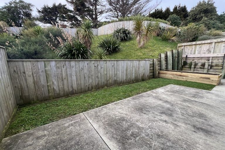 Photo of property in 6 Brindle Way, Newlands, Wellington, 6037