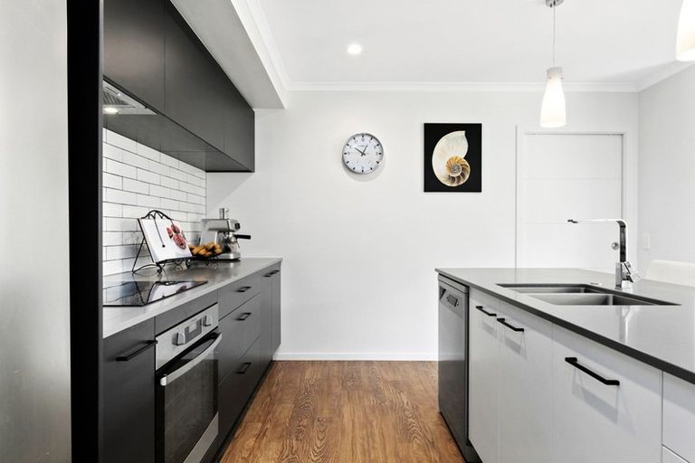 Photo of property in 22 Ballintoy Park Drive, Welcome Bay, Tauranga, 3175