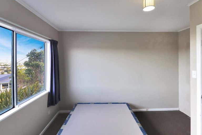 Photo of property in 23a Brooker Grove, Newlands, Wellington, 6037