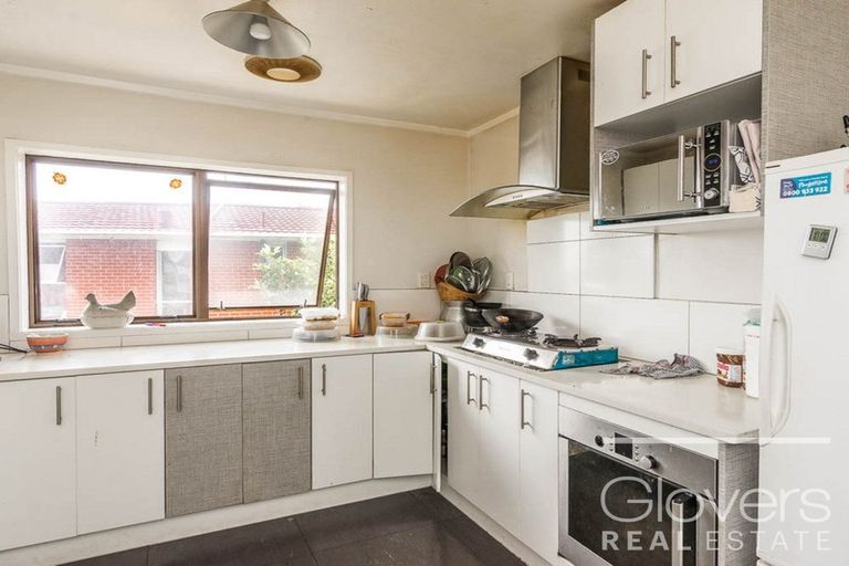 Photo of property in 1/4219 Great North Road, Glendene, Auckland, 0602