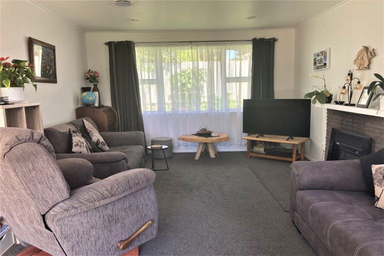 Photo of property in 17 Hutchins Street, Waitara, 4320