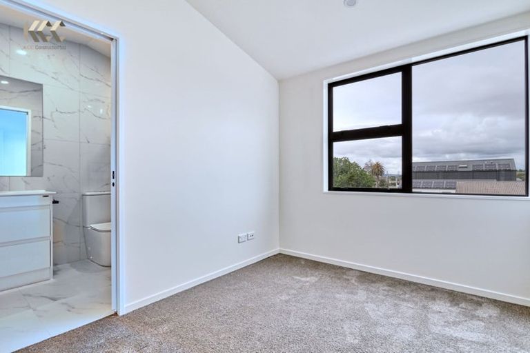 Photo of property in 2/14 Kerswill Place, Pakuranga, Auckland, 2010