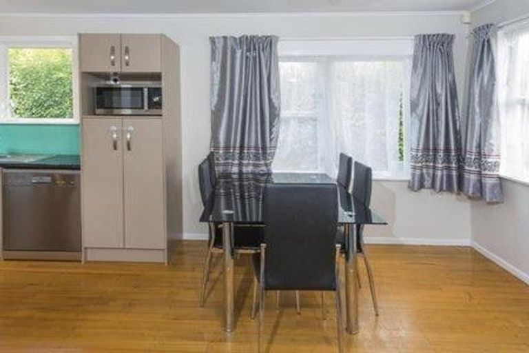 Photo of property in 68 Edgewater Drive, Pakuranga, Auckland, 2010