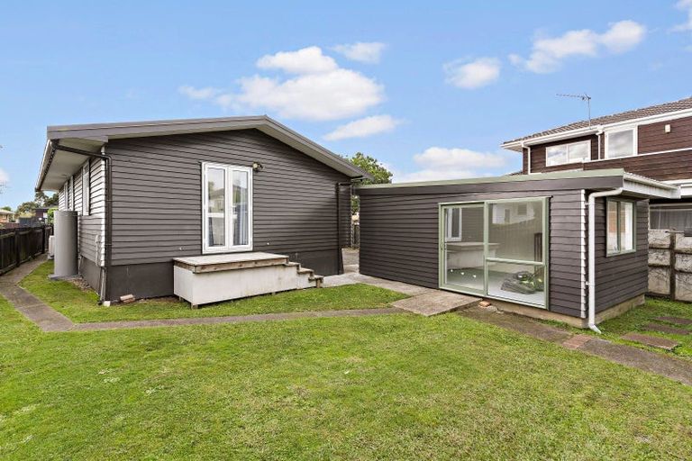 Photo of property in 1/6 Mcleod Road, Weymouth, Auckland, 2103