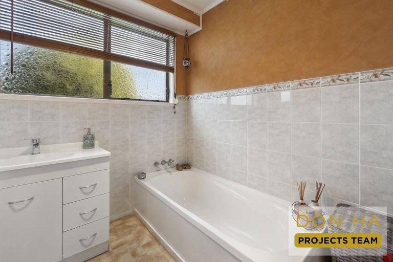 Photo of property in 10 Purata Place, Mangere Bridge, Auckland, 2022