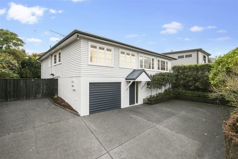 Photo of property in 1/19 Wolsley Avenue, Milford, Auckland, 0620