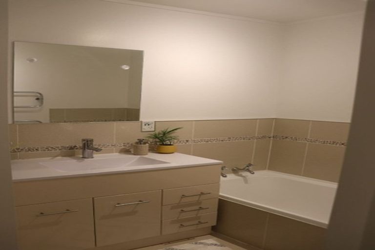 Photo of property in 1/2 Fernlea Rise, Bayview, Auckland, 0629