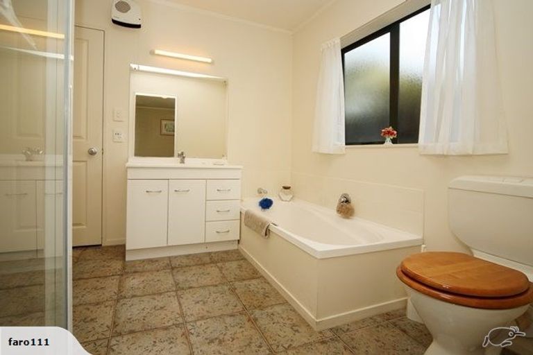 Photo of property in 32a Pine Road, Orewa, 0931