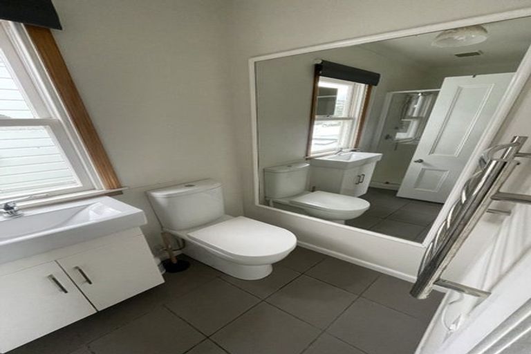 Photo of property in 90 Russell Terrace, Berhampore, Wellington, 6023