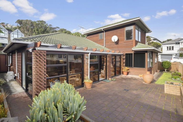 Photo of property in 27 Avon Street, Island Bay, Wellington, 6023