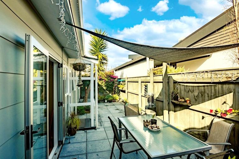 Photo of property in 3 Coromandel Court, Roslyn, Palmerston North, 4414