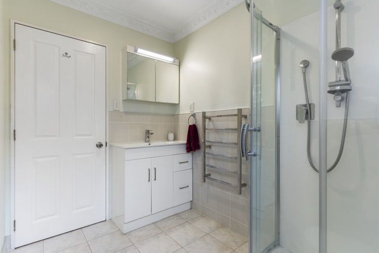 Photo of property in 64 Whitford Road, Botany Downs, Auckland, 2014