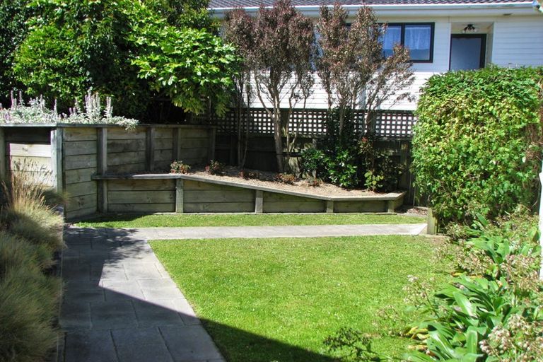 Photo of property in 47 Fitzpatrick Street, Newlands, Wellington, 6037