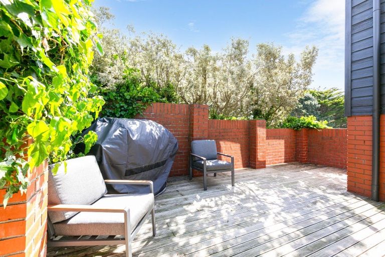 Photo of property in 15 Amapur Drive, Khandallah, Wellington, 6035