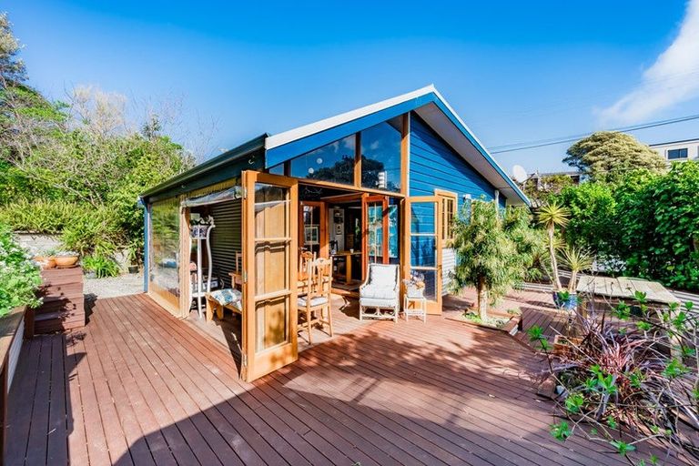 Photo of property in 5 Flaxmere Street, Waikanae Beach, Waikanae, 5036