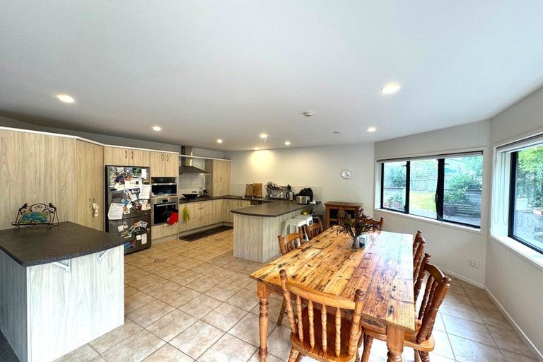 Photo of property in 7 Lone Tree Avenue, Te Atatu Peninsula, Auckland, 0610
