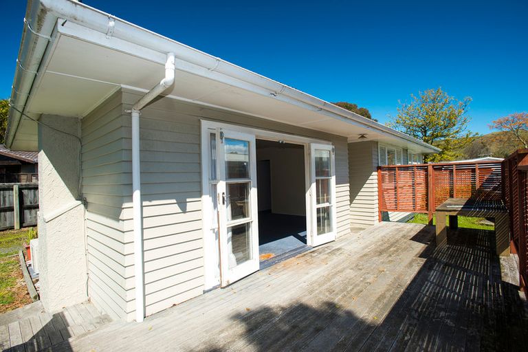 Photo of property in 33 Matthews Road, Tamarau, Gisborne, 4010