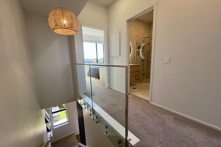 Photo of property in 27d Dawnhaven Drive, Te Atatu Peninsula, Auckland, 0610