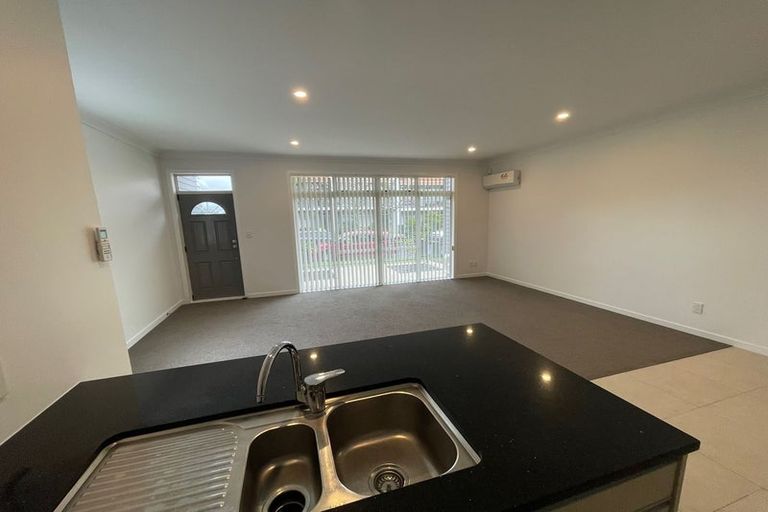 Photo of property in 1/44 Carlos Drive, Flat Bush, Auckland, 2016