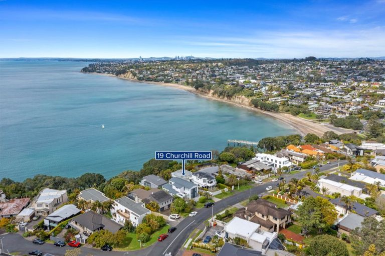 Photo of property in 2/19 Churchill Road, Murrays Bay, Auckland, 0630