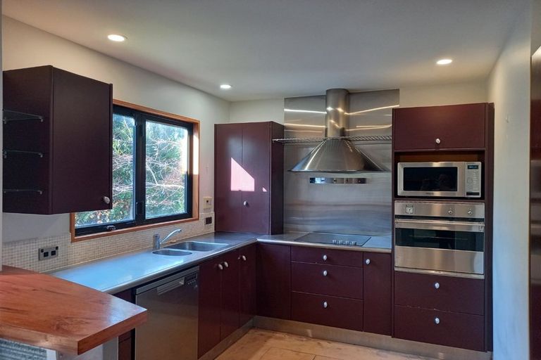 Photo of property in 8 Dalefield Drive, Cashmere, Christchurch, 8022