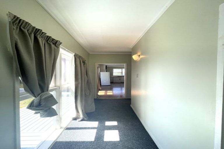 Photo of property in 23 Downsview Road, Pakuranga Heights, Auckland, 2010