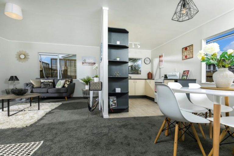 Photo of property in 2/284 Rangatira Road, Beach Haven, Auckland, 0626