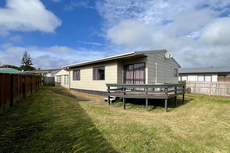 Photo of property in 2/14 Hatherley Place, Clendon Park, Auckland, 2103