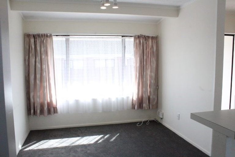 Photo of property in 50 Aviemore Drive, Highland Park, Auckland, 2010
