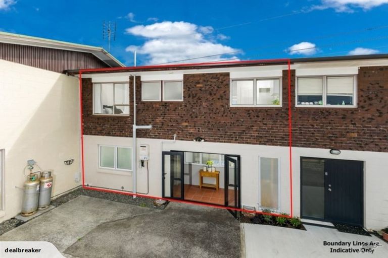 Photo of property in 1/744 Te Atatu Road, Te Atatu Peninsula, Auckland, 0610