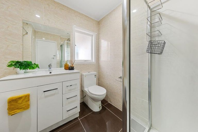 Photo of property in 23 Sutton Crescent, Papakura, 2110