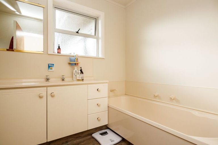 Photo of property in 5 Strathmore Place, Awapuni, Palmerston North, 4412