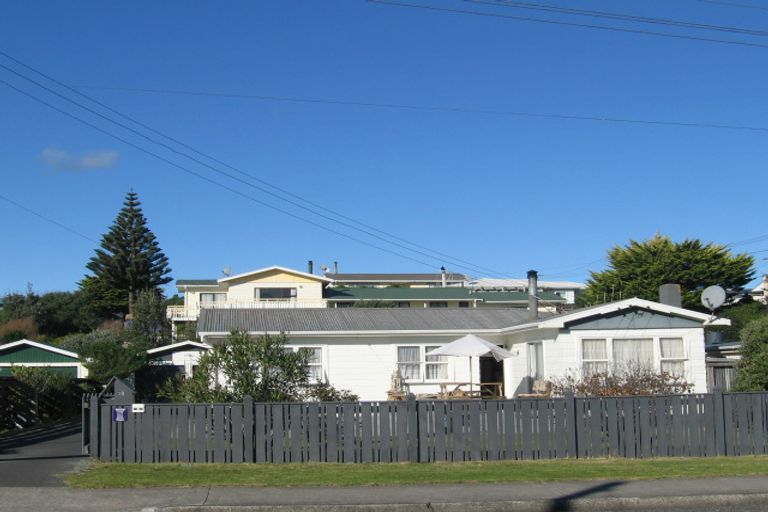 Photo of property in 10 Ngaio Street, Otaki Beach, Otaki, 5512