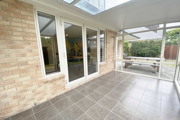 Photo of property in 2/37 Avonhead Road, Avonhead, Christchurch, 8042