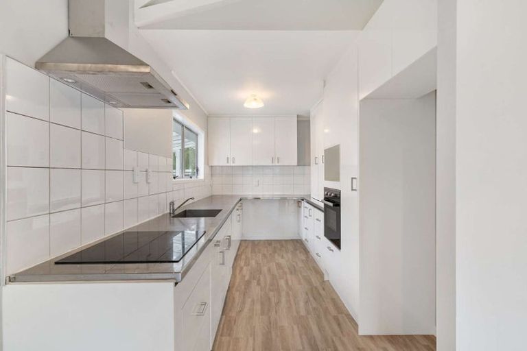 Photo of property in 20 Fairdale Avenue, Red Hill, Papakura, 2110