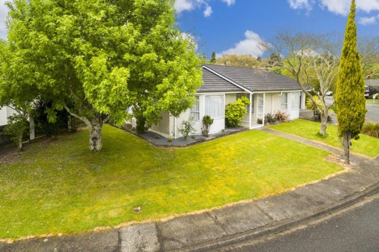 Photo of property in 4 Roband Crescent, Brown Owl, Upper Hutt, 5018