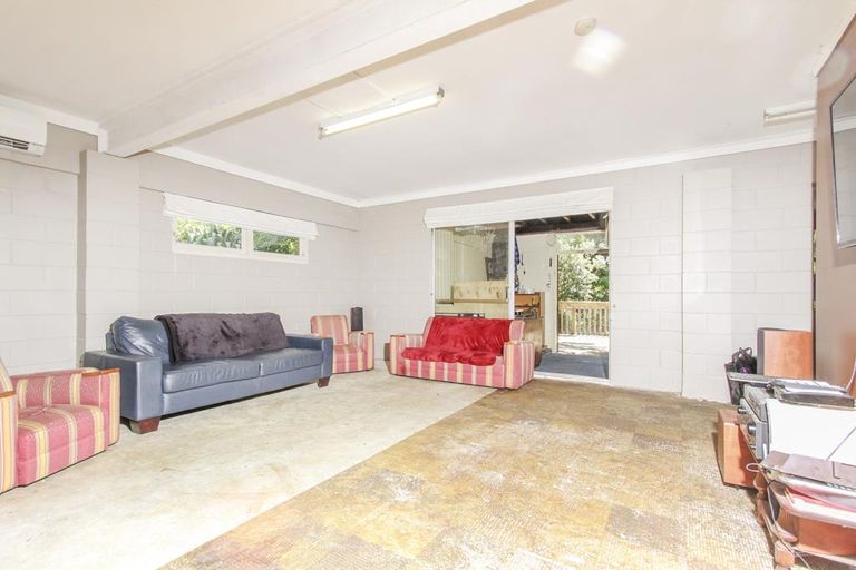 Photo of property in 201 Godley Road, Titirangi, Auckland, 0604