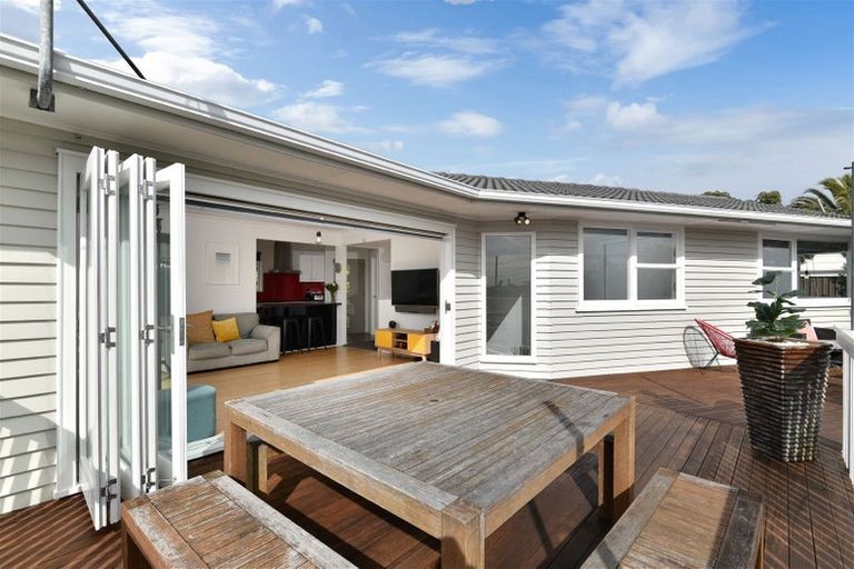 Photo of property in 1/70 Juniper Road, Sunnynook, Auckland, 0620