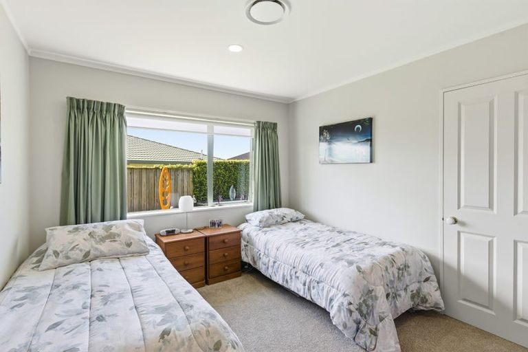 Photo of property in 100 Milne Drive, Paraparaumu, 5032