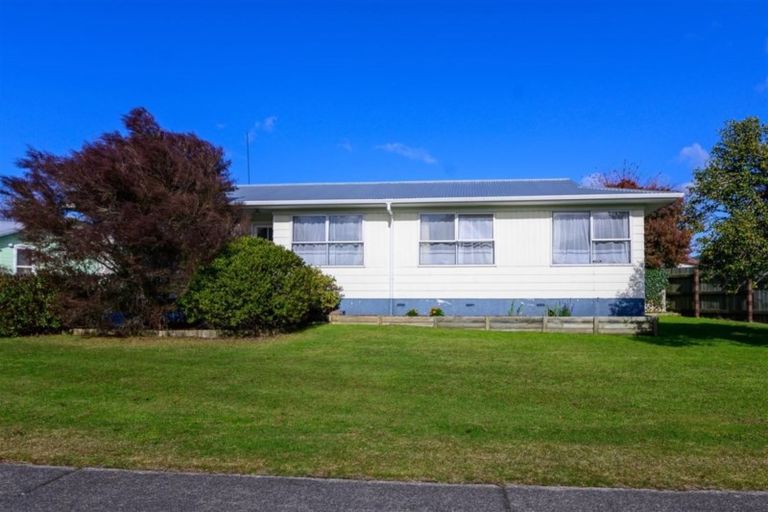 Photo of property in 17 Chaucer Place, Owhata, Rotorua, 3010