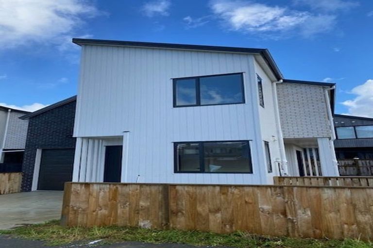 Photo of property in 18a Winfield Road, Kumeu, 0810