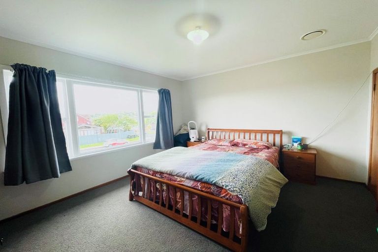 Photo of property in 11 Helleur Road, Massey, Auckland, 0614