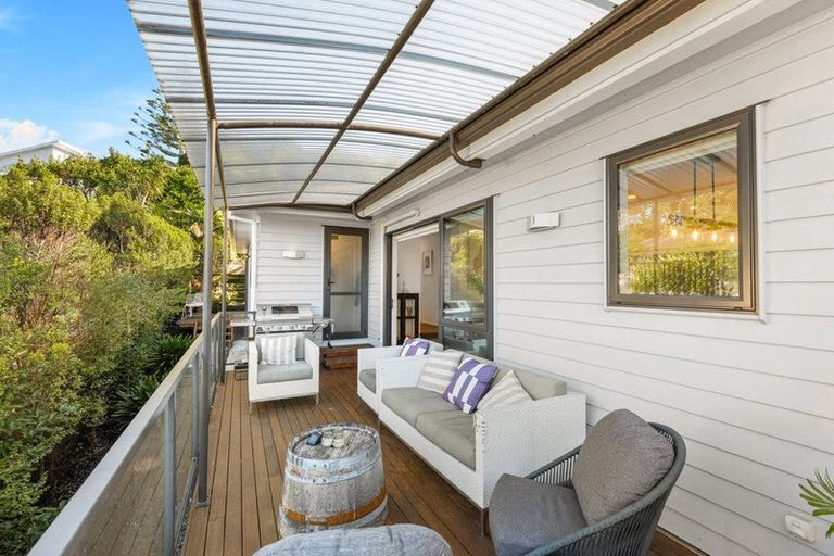 Photo of property in 24 Edgerton Road, Te Atatu Peninsula, Auckland, 0610