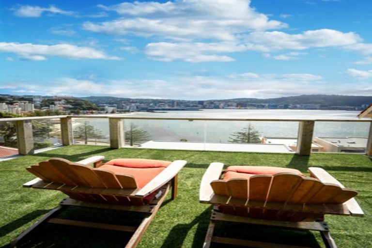 Photo of property in 300b Oriental Parade, Oriental Bay, Wellington, 6011