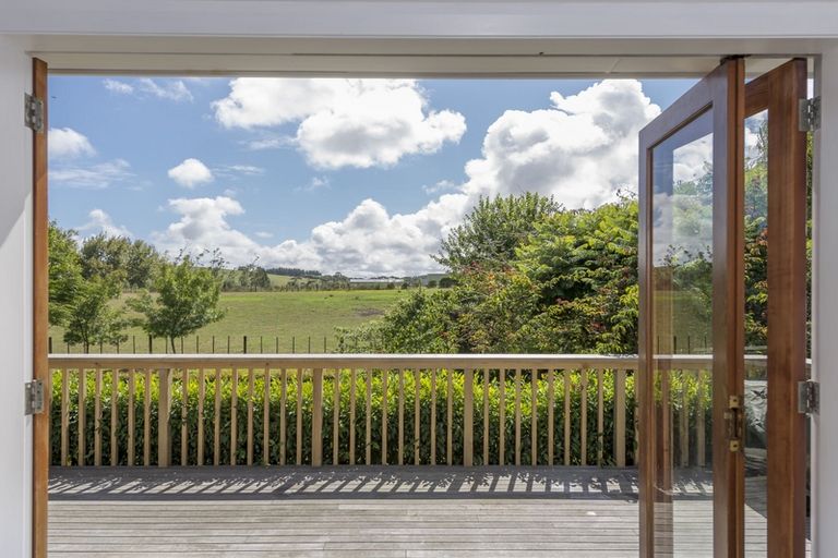 Photo of property in 233 Muriwai Valley Road, Muriwai, Waimauku, 0881